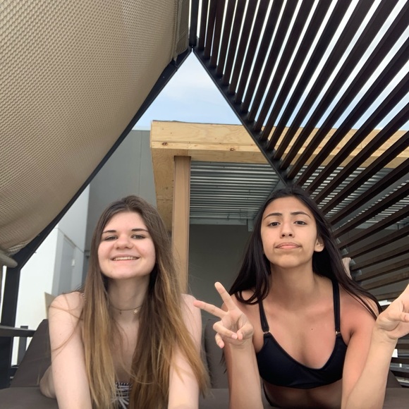 Meet your Posher, Laraleigh - Picture 3 of 3